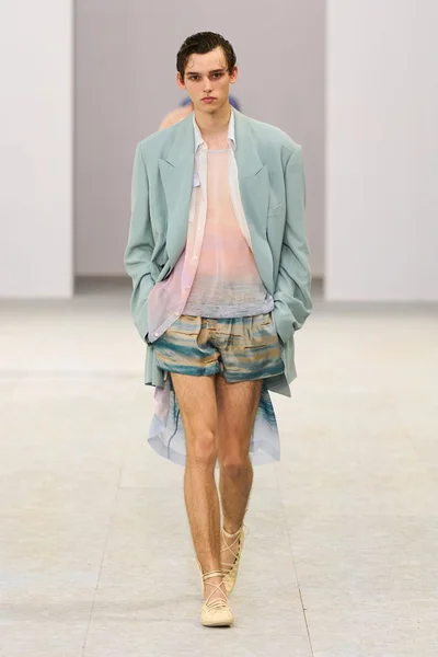 Look 18